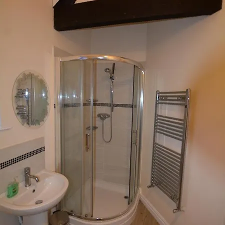 2 Ascot Mews - The Den Holiday home