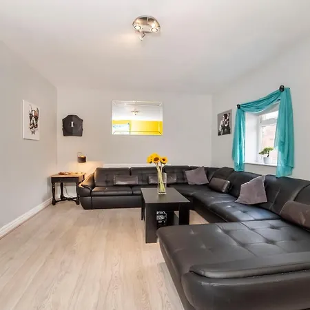 2 Ascot Mews - The Den York