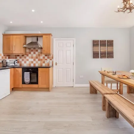 Casa vacanze 2 Ascot Mews - The Den *