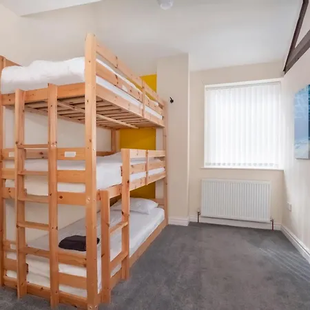 2 Ascot Mews - The Den *