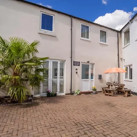 2 Ascot Mews - The Den * York