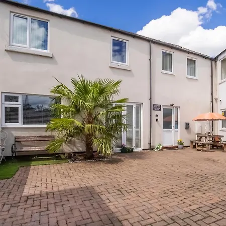 2 Ascot Mews - The Den * York