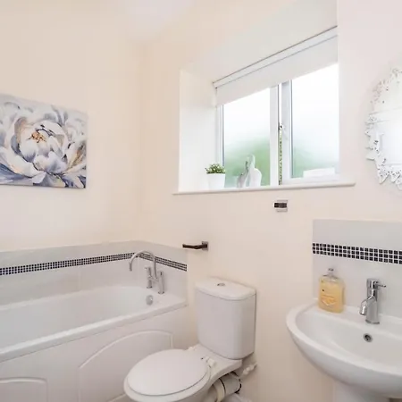 2 Ascot Mews - The Den * York