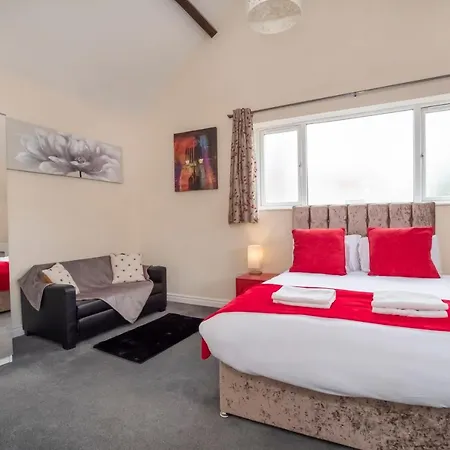 2 Ascot Mews - The Den Ferienhaus York